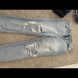 Size 8 / American Eagle Mom Jeans